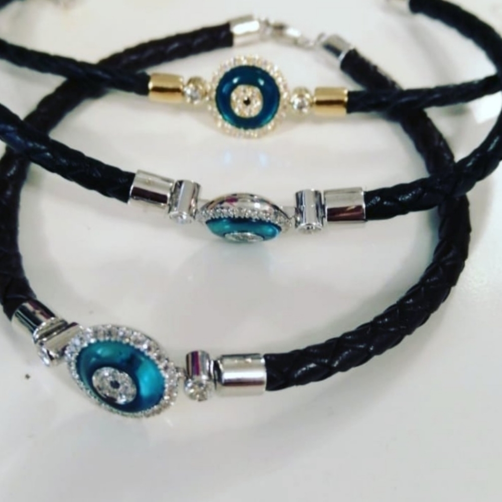 Shueyeunic leather with diamond around blue and Pave diamond on either side.